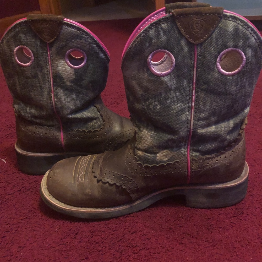Women’s camo Ariat boots